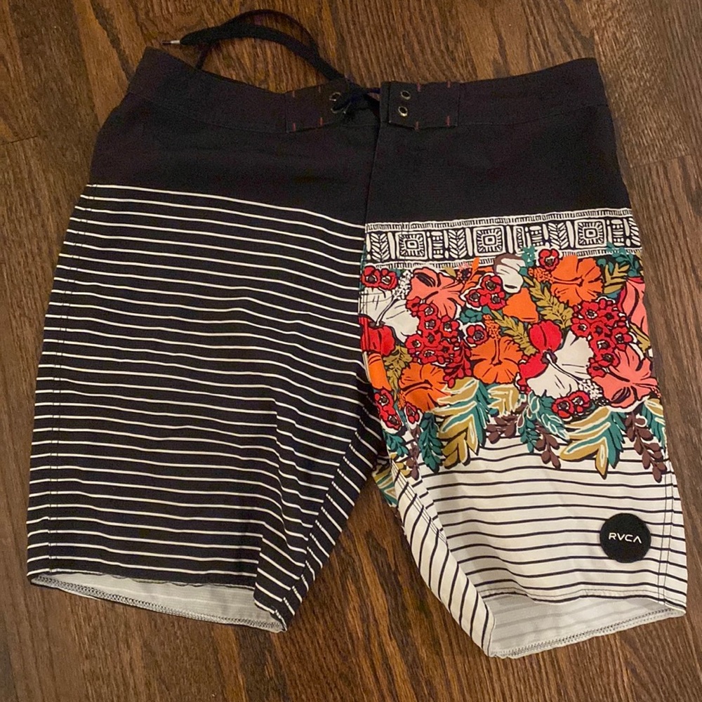 RVCA men’s boardshorts size 33